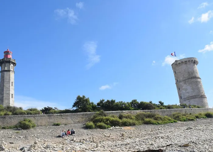 3 Bedroom Amazing In Royan