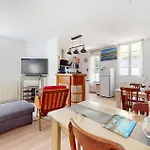 Vakantiehuis 3 Bedroom Lovely In *