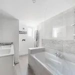 3 Bedroom Lovely In Vakantiehuis