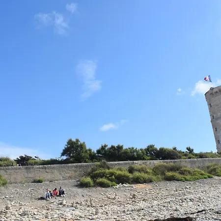 3 Bedroom Amazing In Royan